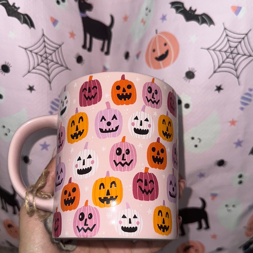 New set of 2 Halloween 🎃 pink mugs